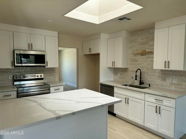 2617 W LAWRENCE Road, Phoenix, AZ